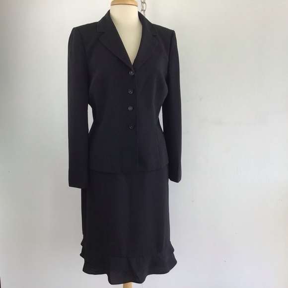 TAHARI ARTHUR S. LEVINE Pinstripe effect Skirt Suit with Ruffle Bottom size 12 - Picture 1 of 14